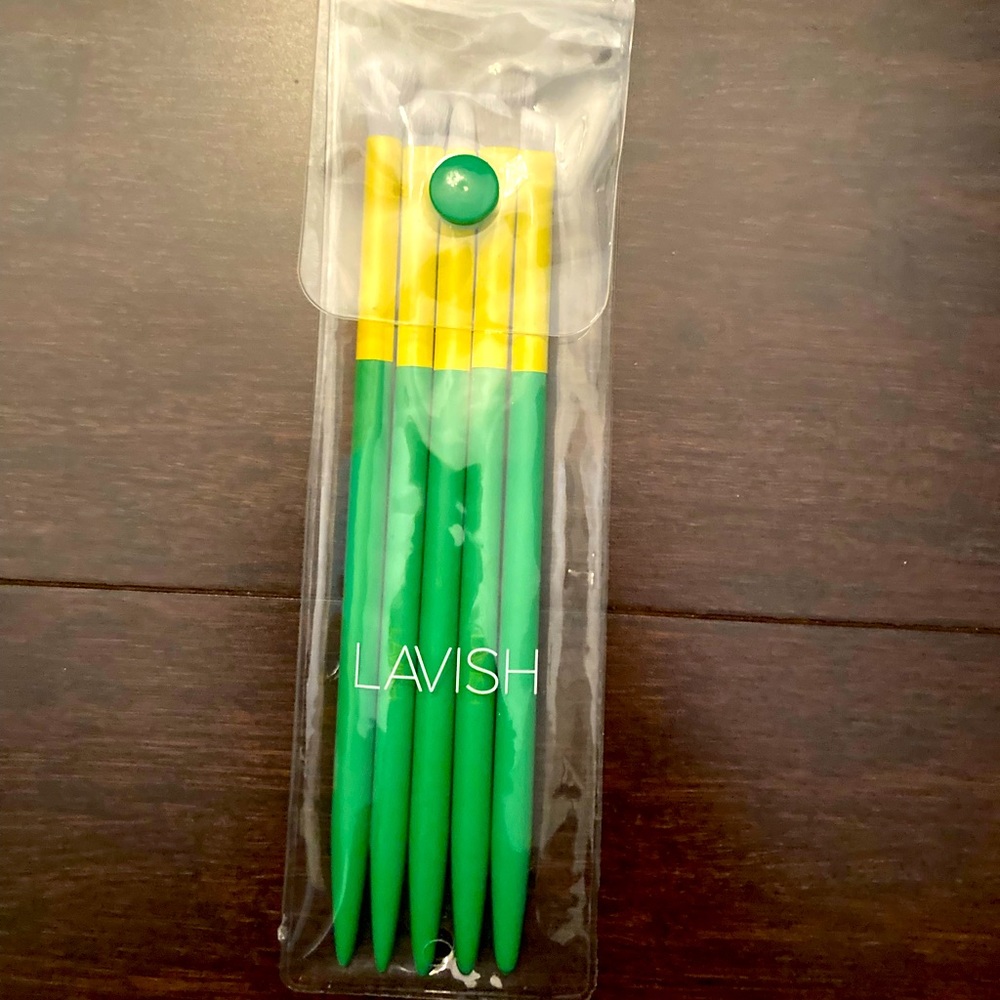 Lavish brush set